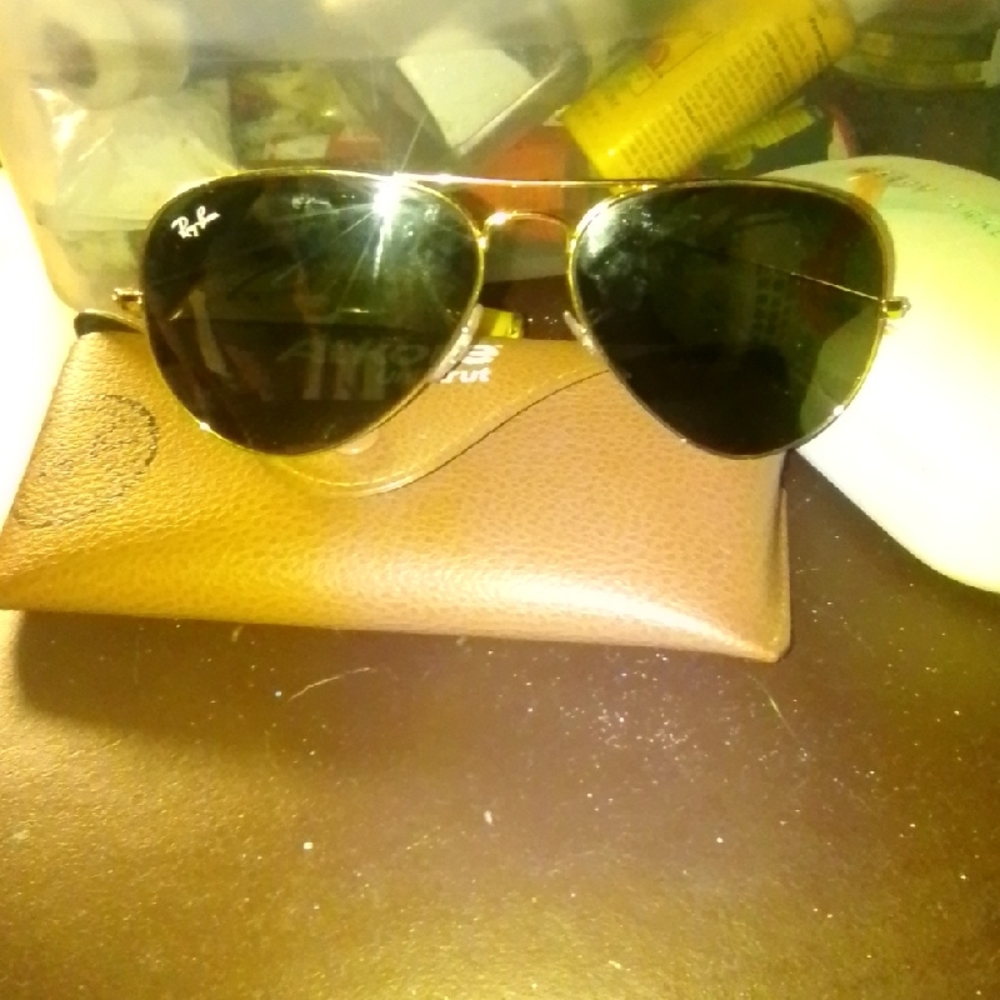Ray-Ban Gold Aviator Sunglasses with Brown Case
